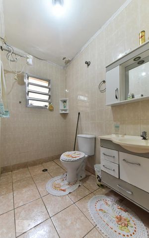 Casa à venda com 250m², 4 quartos e 2 vagas Casa à venda com 250m², 4 quartos e 2 vagasBanheiro Social 1