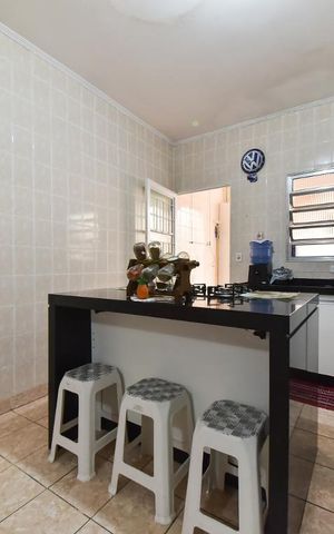 Casa à venda com 250m², 4 quartos e 2 vagas Casa à venda com 250m², 4 quartos e 2 vagasCozinha