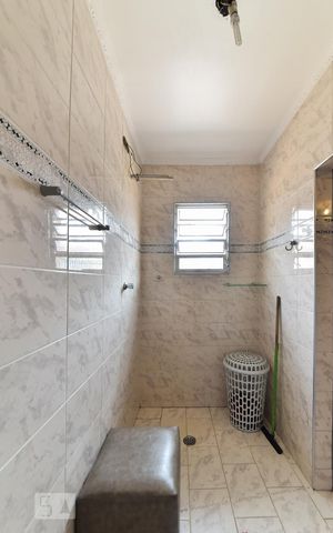 Casa à venda com 250m², 4 quartos e 2 vagas Casa à venda com 250m², 4 quartos e 2 vagasBanheiro da Suíte