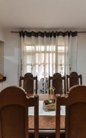 Casa à venda com 250m², 4 quartos e 2 vagas Casa à venda com 250m², 4 quartos e 2 vagasSala de Jantar