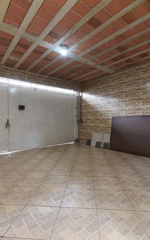 Casa à venda com 250m², 4 quartos e 2 vagas Casa à venda com 250m², 4 quartos e 2 vagasGaragem
