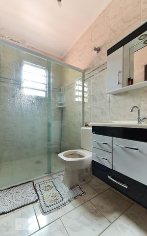 Casa à venda com 250m², 4 quartos e 2 vagas Casa à venda com 250m², 4 quartos e 2 vagasBanheiro Social 2