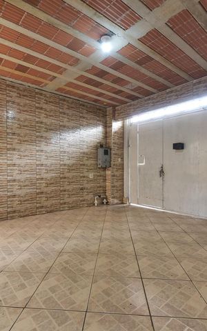 Casa à venda com 250m², 4 quartos e 2 vagas Casa à venda com 250m², 4 quartos e 2 vagasGaragem
