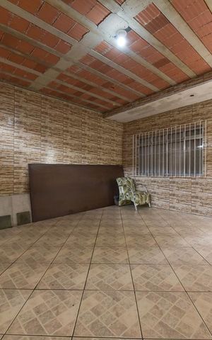 Casa à venda com 250m², 4 quartos e 2 vagas Casa à venda com 250m², 4 quartos e 2 vagasGaragem