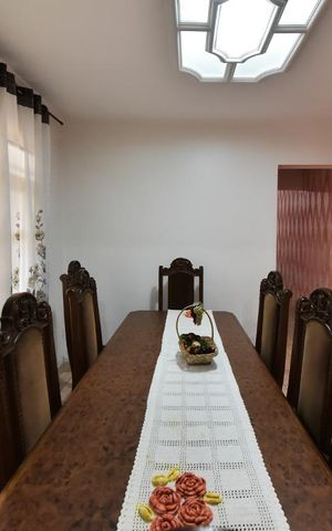 Casa à venda com 250m², 4 quartos e 2 vagas Casa à venda com 250m², 4 quartos e 2 vagasSala de Jantar