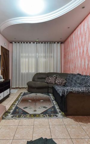 Casa à venda com 250m², 4 quartos e 2 vagas Casa à venda com 250m², 4 quartos e 2 vagasSala