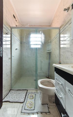 Casa à venda com 250m², 4 quartos e 2 vagas Casa à venda com 250m², 4 quartos e 2 vagasBanheiro Social 2