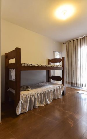 Casa à venda com 250m², 4 quartos e 2 vagas Casa à venda com 250m², 4 quartos e 2 vagasSuíte