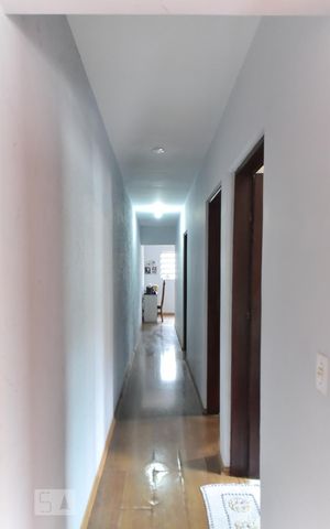 Casa à venda com 250m², 4 quartos e 2 vagas Casa à venda com 250m², 4 quartos e 2 vagasCorredor