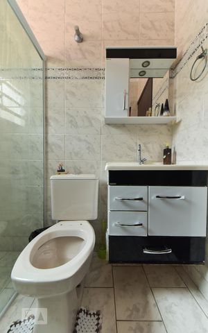Casa à venda com 250m², 4 quartos e 2 vagas Casa à venda com 250m², 4 quartos e 2 vagasBanheiro Social 2