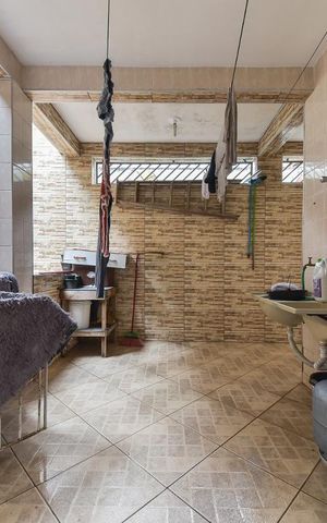 Casa à venda com 250m², 4 quartos e 2 vagas Casa à venda com 250m², 4 quartos e 2 vagasLavanderia