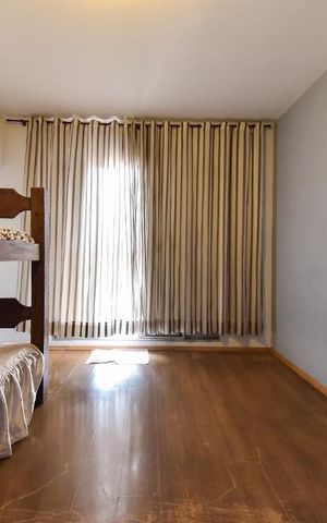 Casa à venda com 250m², 4 quartos e 2 vagas Casa à venda com 250m², 4 quartos e 2 vagasSuíte