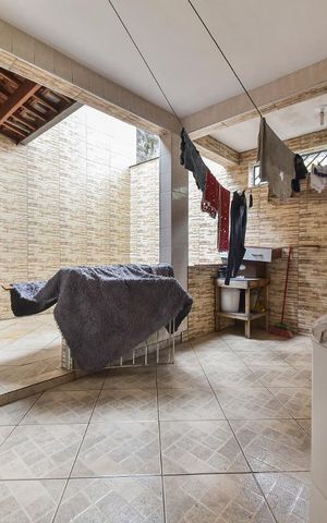 Casa à venda com 250m², 4 quartos e 2 vagas Casa à venda com 250m², 4 quartos e 2 vagasLavanderia