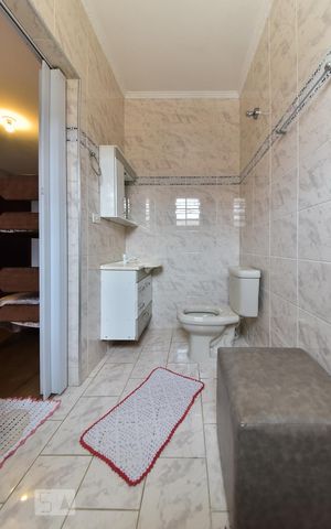 Casa à venda com 250m², 4 quartos e 2 vagas Casa à venda com 250m², 4 quartos e 2 vagasBanheiro da Suíte