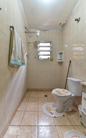 Casa à venda com 250m², 4 quartos e 2 vagas Casa à venda com 250m², 4 quartos e 2 vagasBanheiro Social 1
