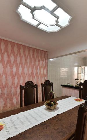 Casa à venda com 250m², 4 quartos e 2 vagas Casa à venda com 250m², 4 quartos e 2 vagasSala de Jantar