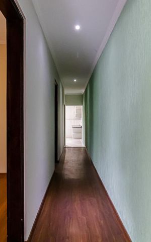 Casa à venda com 100m², 2 quartos e 2 vagas Casa à venda com 100m², 2 quartos e 2 vagasCorredor