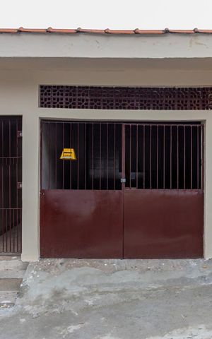 Casa à venda com 200m², 4 quartos e 1 vaga Casa à venda com 200m², 4 quartos e 1 vagaFachada