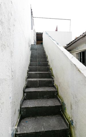 Casa à venda com 181m², 3 quartos e 2 vagasEscadas