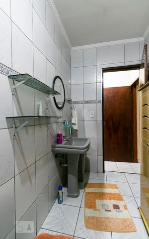 Casa à venda com 181m², 3 quartos e 2 vagasBanheiro 