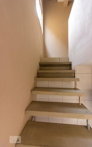 Casa para alugar com 60m², 1 quarto e sem vagaAcesso escada
