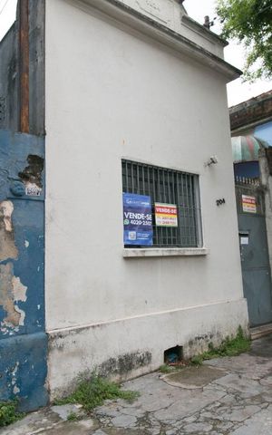 Casa à venda com 143m², 3 quartos e sem vaga Casa à venda com 143m², 3 quartos e sem vagaFachada