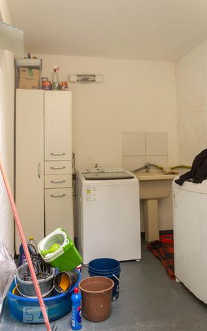 Casa à venda com 200m², 4 quartos e 2 vagas Casa à venda com 200m², 4 quartos e 2 vagasÁrea de Serviço