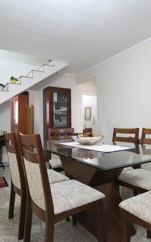 Casa de condomínio à venda com 237m², 3 quartos e 3 vagasSala