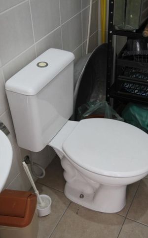 Casa de condomínio à venda com 237m², 3 quartos e 3 vagasBanheiro de Serviço