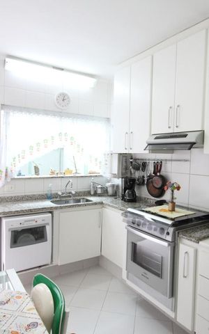 Casa de condomínio à venda com 237m², 3 quartos e 3 vagasCozinha