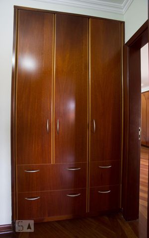 Apartamento para alugar com 120m², 3 quartos e 2 vagasArmário do hall dos dormitórios