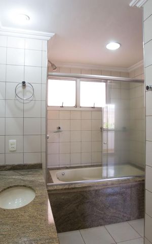 Apartamento para alugar com 120m², 3 quartos e 2 vagasBanheiro da suíte