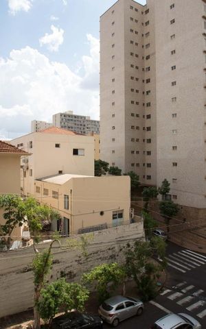 Apartamento para alugar com 120m², 3 quartos e 2 vagasVista da janela da sala (lado direito)