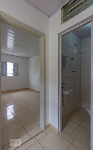 Casa à venda com 49m², 2 quartos e sem vaga Casa à venda com 49m², 2 quartos e sem vagaHall Dormitórios