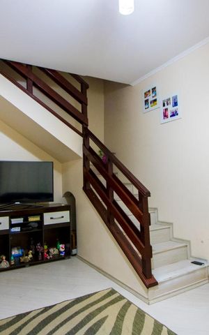 Casa à venda com 116m², 3 quartos e 2 vagas Casa à venda com 116m², 3 quartos e 2 vagasSala