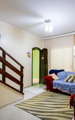 Casa à venda com 116m², 3 quartos e 2 vagas Casa à venda com 116m², 3 quartos e 2 vagasSala