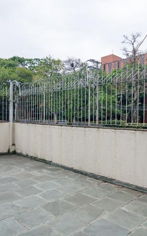 Casa à venda com 274m², 4 quartos e 3 vagas Casa à venda com 274m², 4 quartos e 3 vagasVaranda