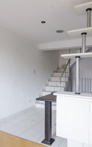 Casa à venda com 274m², 4 quartos e 3 vagas Casa à venda com 274m², 4 quartos e 3 vagasSala/Cozinha de Serviço