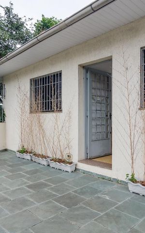 Casa à venda com 274m², 4 quartos e 3 vagas Casa à venda com 274m², 4 quartos e 3 vagasVaranda