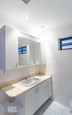 Casa à venda com 274m², 4 quartos e 3 vagas Casa à venda com 274m², 4 quartos e 3 vagasBanheiro Social 1