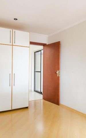 Casa à venda com 274m², 4 quartos e 3 vagas Casa à venda com 274m², 4 quartos e 3 vagasQuarto 4