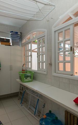 Casa à venda com 500m², 4 quartos e 5 vagas Casa à venda com 500m², 4 quartos e 5 vagasLavanderia