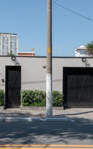 Casa à venda com 500m², 4 quartos e 5 vagas Casa à venda com 500m², 4 quartos e 5 vagasFachada