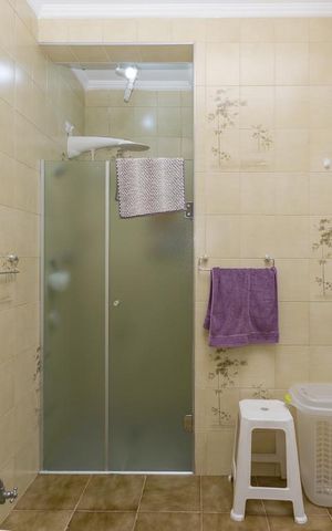 Casa à venda com 500m², 4 quartos e 5 vagas Casa à venda com 500m², 4 quartos e 5 vagasBanheiro da Suíte