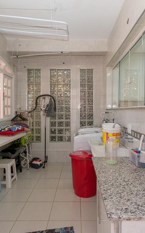 Casa à venda com 500m², 4 quartos e 5 vagas Casa à venda com 500m², 4 quartos e 5 vagasLavanderia