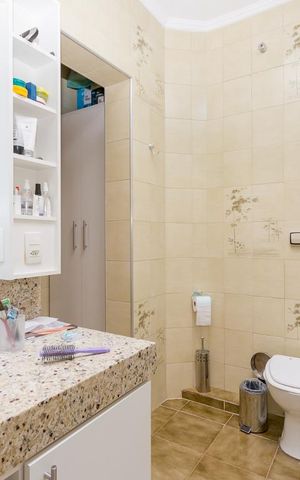 Casa à venda com 500m², 4 quartos e 5 vagas Casa à venda com 500m², 4 quartos e 5 vagasBanheiro da Suíte