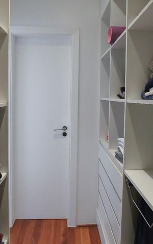 Apartamento à venda com 75m², 2 quartos e 2 vagas Apartamento à venda com 75m², 2 quartos e 2 vagasCloset