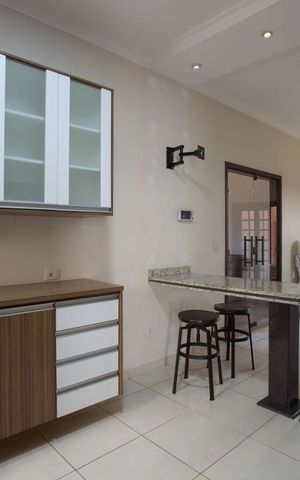 Casa para alugar com 950m², 3 quartos e 6 vagasCozinha