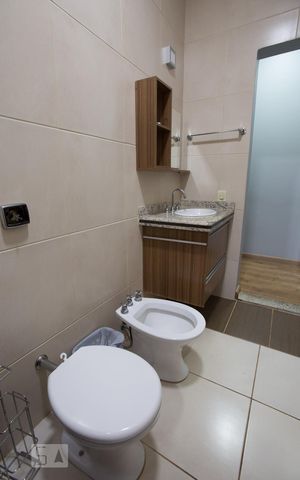 Casa para alugar com 950m², 3 quartos e 6 vagasBanheiro da suíte 1