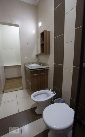 Casa para alugar com 950m², 3 quartos e 6 vagasBanheiro da suíte 2